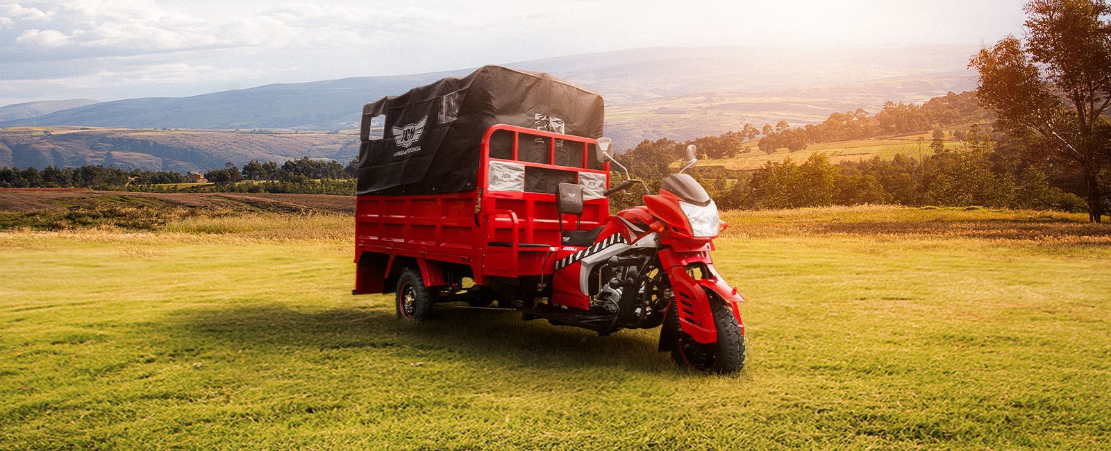 Moto carguero JCH 250A en la pista